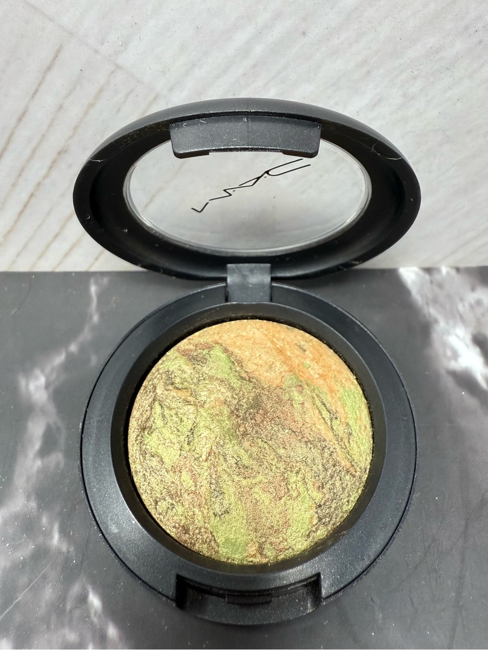 RARE MAC MINERALIZE EYE SHADOW IN TECTONIC 0.07 OZ. NEW WITHOUT BOX